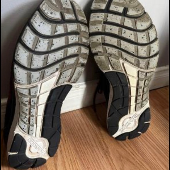 Men’s size 10.5 under armour shoes - Picture 6 of 6